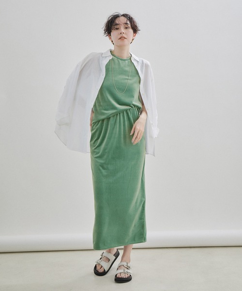 SALON adam et rope'（サロン アダム エ ロペ）の「ベロアノースリーブプルオーバー【新色追加！セットアップ対応・洗える】（Tシャツ/カットソー・レディース・ブラック/グリーン系その他/レッド系その他4・FREE）」の7枚目の写真