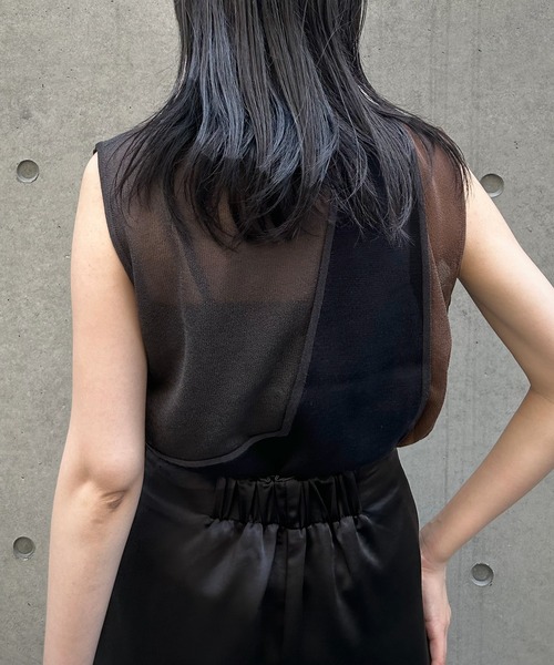 &g'aime（アンジェム）の「【&g’aime】配色シアーノースリーブニットトップス（ニット/セーター・レディース・ブラック/チャコールグレー/グレイッシュベージュ・FREE）」の7枚目の写真