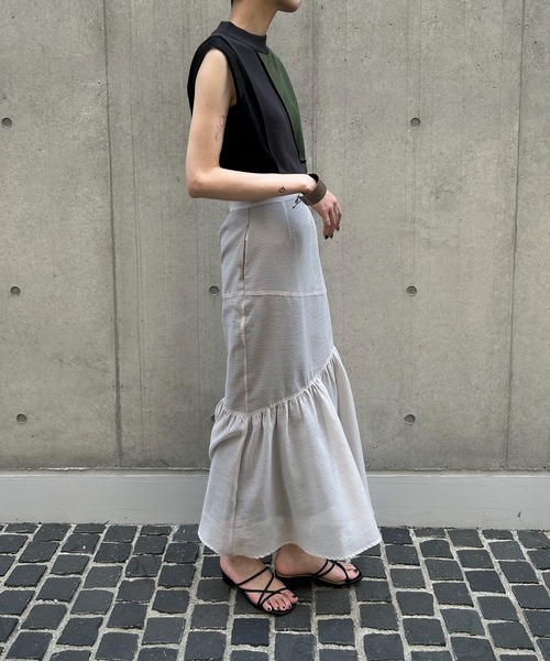 &g'aime（アンジェム）の「【&g’aime】配色シアーノースリーブニットトップス（ニット/セーター・レディース・ブラック/チャコールグレー/グレイッシュベージュ・FREE）」の16枚目の写真