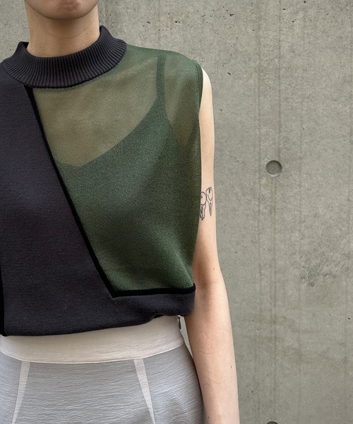 &g'aime（アンジェム）の「【&g’aime】配色シアーノースリーブニットトップス（ニット/セーター・レディース・ブラック/チャコールグレー/グレイッシュベージュ・FREE）」の11枚目の写真