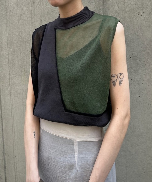 &g'aime（アンジェム）の「【&g’aime】配色シアーノースリーブニットトップス（ニット/セーター・レディース・ブラック/チャコールグレー/グレイッシュベージュ・FREE）」の10枚目の写真