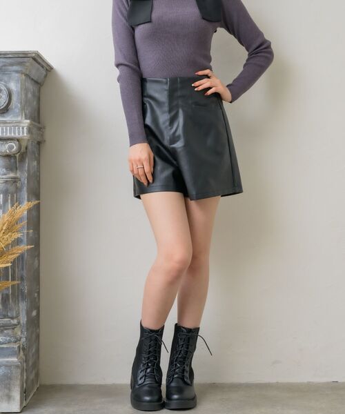 ems excite（エムズエキサイト）の「レザーショートパンツ（その他パンツ・レディース・ブラック/ダークブラウン/ナチュラル・FREE）」の4枚目の写真