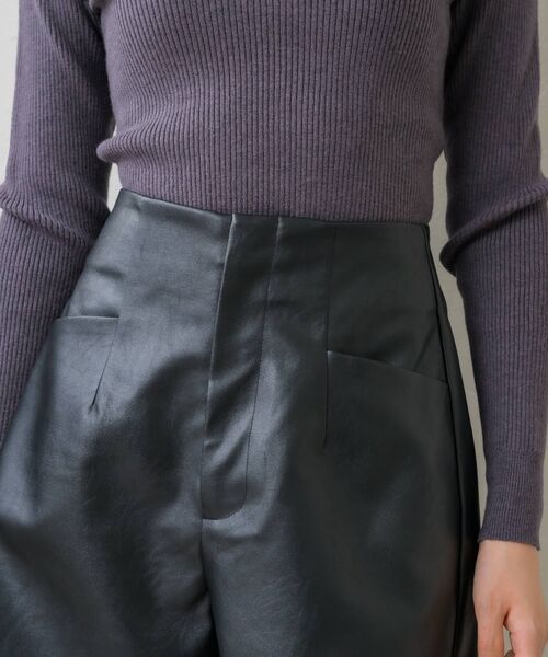 ems excite（エムズエキサイト）の「レザーショートパンツ（その他パンツ・レディース・ブラック/ダークブラウン/ナチュラル・FREE）」の6枚目の写真