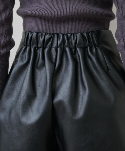 ems excite（エムズエキサイト）の「レザーショートパンツ（その他パンツ・レディース・ブラック/ダークブラウン/ナチュラル・FREE）」の10枚目の写真