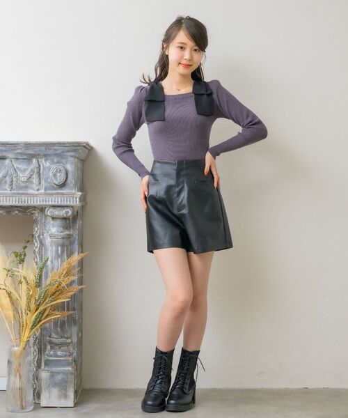 ems excite（エムズエキサイト）の「レザーショートパンツ（その他パンツ・レディース・ブラック/ダークブラウン/ナチュラル・FREE）」の12枚目の写真