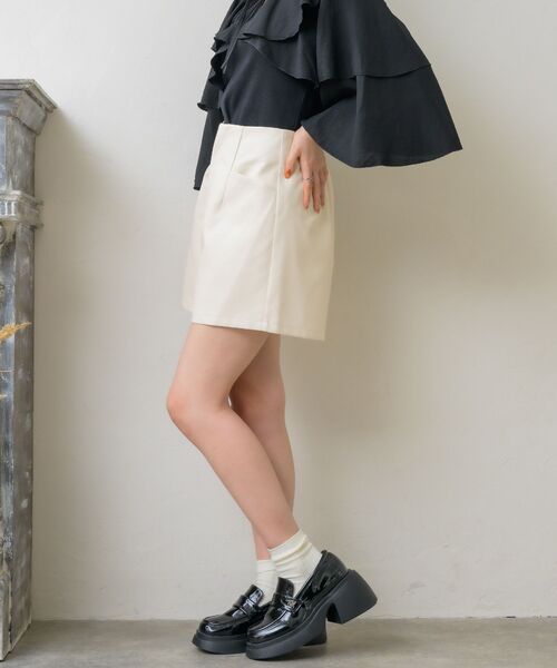 ems excite（エムズエキサイト）の「レザーショートパンツ（その他パンツ・レディース・ブラック/ダークブラウン/ナチュラル・FREE）」の18枚目の写真