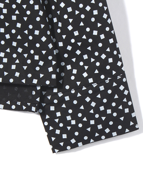 IKUMI（イクミ）の「【IKUMI】○△□SHIRT（シャツ/ブラウス・レディース・ホワイト/ブラック・FREE）」の10枚目の写真