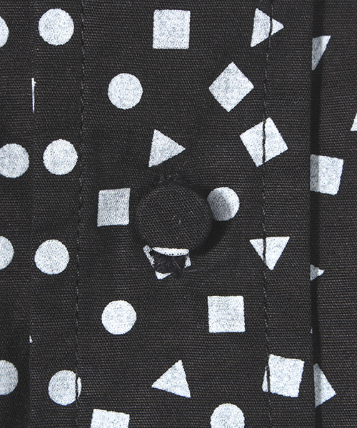 IKUMI（イクミ）の「【IKUMI】○△□SHIRT（シャツ/ブラウス・レディース・ホワイト/ブラック・FREE）」の3枚目の写真