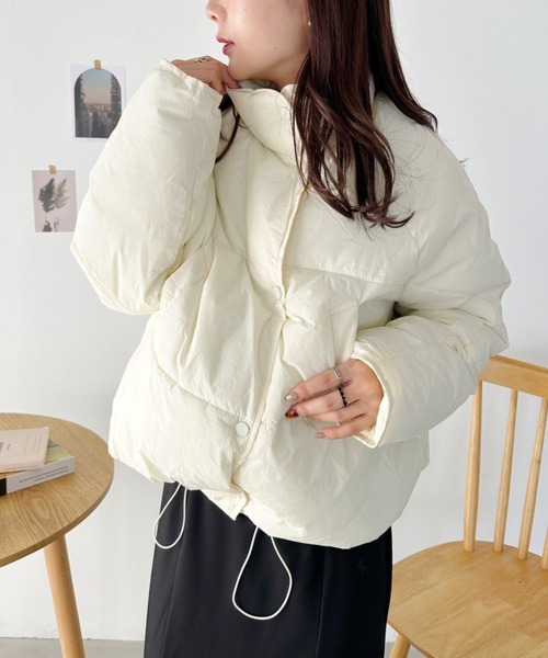 CLEA（クレア）の「パウダーマットパステルショート中綿ダウンジャケット（ダウンジャケット/コート・レディース・アイボリー/ライトブルー/ベージュ/ブラック・FREE）」の2枚目の写真