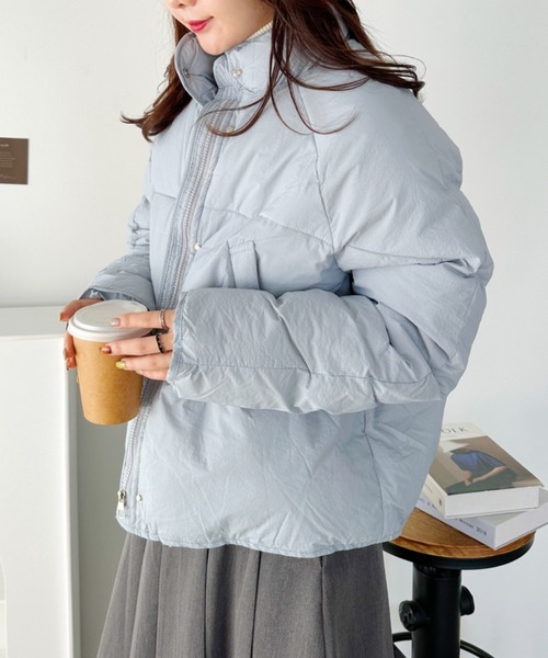 CLEA（クレア）の「パウダーマットパステルショート中綿ダウンジャケット（ダウンジャケット/コート・レディース・アイボリー/ライトブルー/ベージュ/ブラック・FREE）」の4枚目の写真