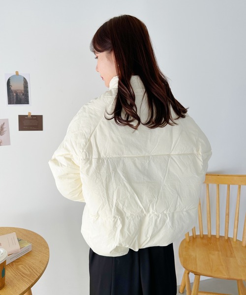 CLEA（クレア）の「パウダーマットパステルショート中綿ダウンジャケット（ダウンジャケット/コート・レディース・アイボリー/ライトブルー/ベージュ/ブラック・FREE）」の13枚目の写真