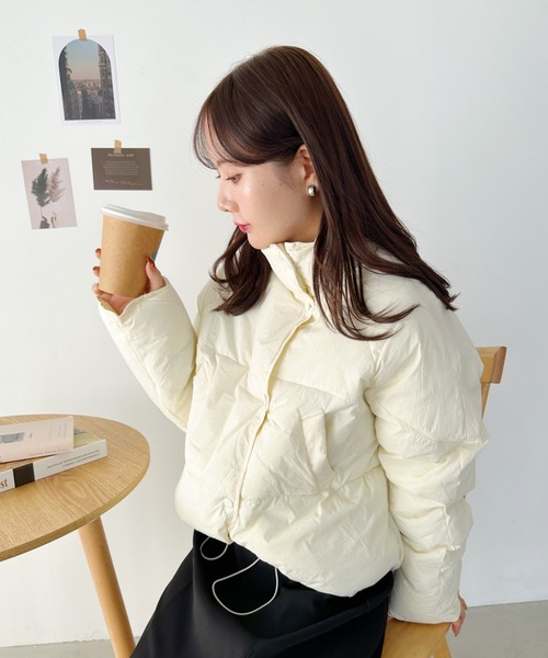 CLEA（クレア）の「パウダーマットパステルショート中綿ダウンジャケット（ダウンジャケット/コート・レディース・アイボリー/ライトブルー/ベージュ/ブラック・FREE）」の7枚目の写真