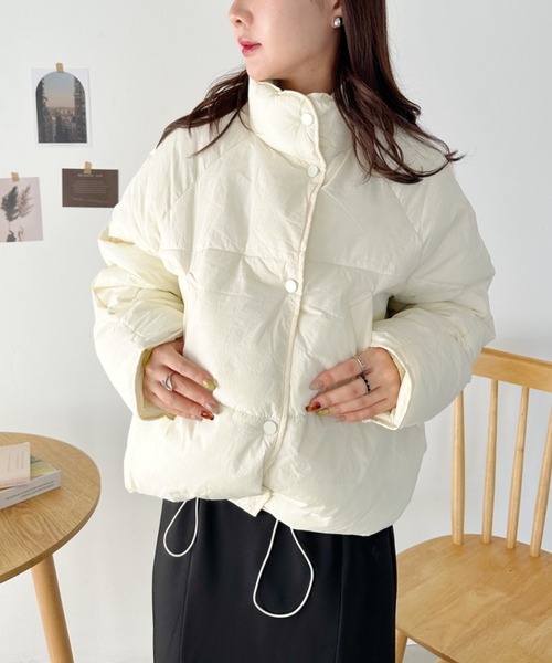 CLEA（クレア）の「パウダーマットパステルショート中綿ダウンジャケット（ダウンジャケット/コート・レディース・アイボリー/ライトブルー/ベージュ/ブラック・FREE）」の6枚目の写真