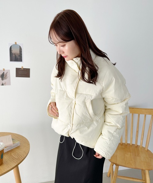 CLEA（クレア）の「パウダーマットパステルショート中綿ダウンジャケット（ダウンジャケット/コート・レディース・アイボリー/ライトブルー/ベージュ/ブラック・FREE）」の11枚目の写真
