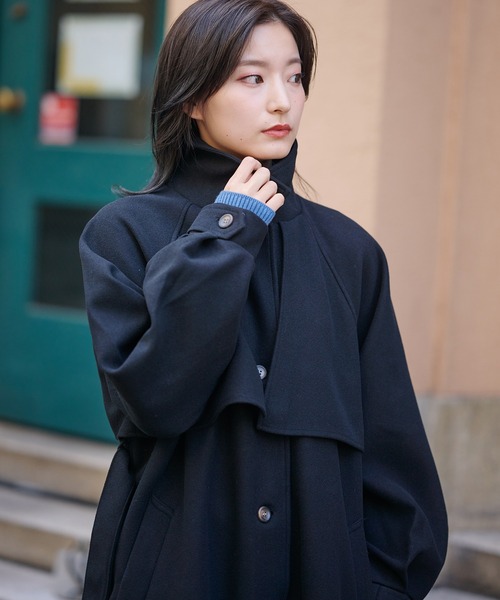 SPINNS（スピンズ）の「ケープデザインベルト付きチェスターコート（チェスターコート・レディース・チャコールグレー/ブラック/アイボリー/ダークブラウン・ONESIZE）」の5枚目の写真