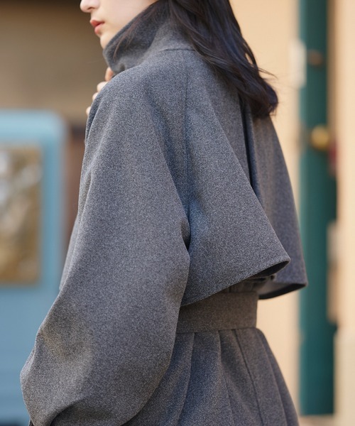 SPINNS（スピンズ）の「ケープデザインベルト付きチェスターコート（チェスターコート・レディース・チャコールグレー/ブラック/アイボリー/ダークブラウン・ONESIZE）」の9枚目の写真