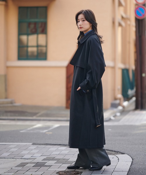 SPINNS（スピンズ）の「ケープデザインベルト付きチェスターコート（チェスターコート・レディース・チャコールグレー/ブラック/アイボリー/ダークブラウン・ONESIZE）」の11枚目の写真