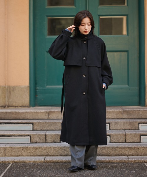 SPINNS（スピンズ）の「ケープデザインベルト付きチェスターコート（チェスターコート・レディース・チャコールグレー/ブラック/アイボリー/ダークブラウン・ONESIZE）」の12枚目の写真