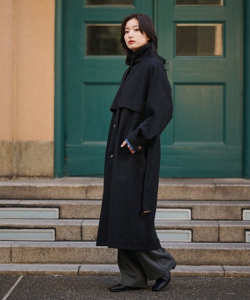 SPINNS（スピンズ）の「ケープデザインベルト付きチェスターコート（チェスターコート・レディース・チャコールグレー/ブラック/アイボリー/ダークブラウン・ONESIZE）」の13枚目の写真