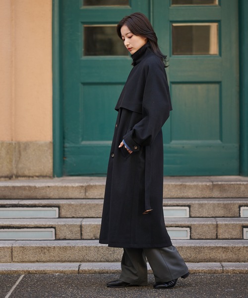 SPINNS（スピンズ）の「ケープデザインベルト付きチェスターコート（チェスターコート・レディース・チャコールグレー/ブラック/アイボリー/ダークブラウン・ONESIZE）」の14枚目の写真