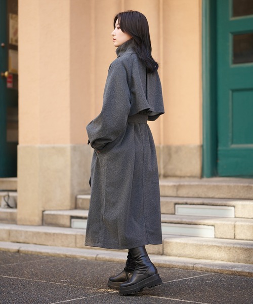 SPINNS（スピンズ）の「ケープデザインベルト付きチェスターコート（チェスターコート・レディース・チャコールグレー/ブラック/アイボリー/ダークブラウン・ONESIZE）」の21枚目の写真