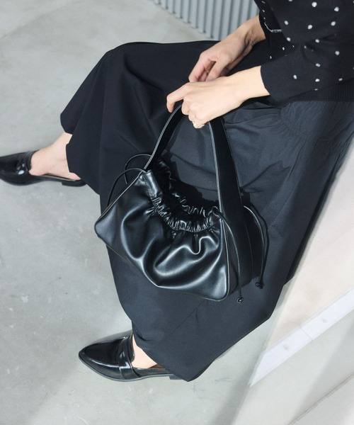 NANO universe(ナノユニバース)の「ギャザーハンドルバッグ(ハンドバッグ・レディース・ホワイト/ライトグリーン/ブラック・FREE)」の3枚目の写真