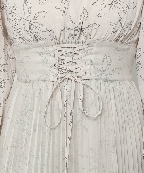 mysty woman(ミスティウーマン)の「シフォンドッキングワンピース 103976(ワンピース・レディース・ピンクベージュ/ブラック/ベージュ・FREE)」の21枚目の写真