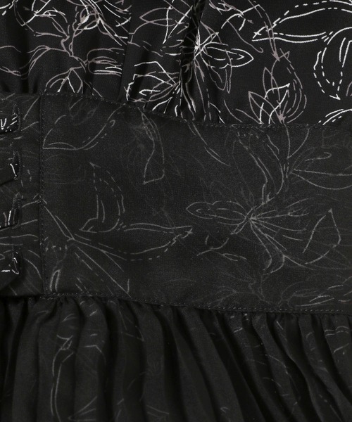 mysty woman(ミスティウーマン)の「シフォンドッキングワンピース 103976(ワンピース・レディース・ピンクベージュ/ブラック/ベージュ・FREE)」の8枚目の写真