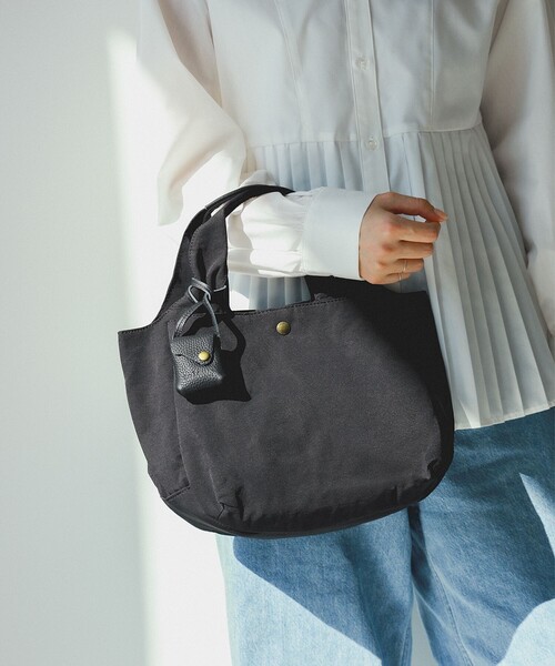 Ray BEAMS(レイビームス)の「toleur / コットン ナイロン ミニトートバッグ(トートバッグ・レディース・ブラック/ライトブルー・ONE SIZE)」の3枚目の写真