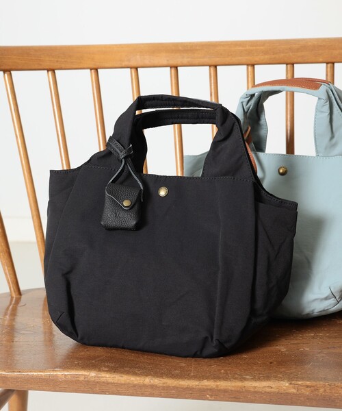 Ray BEAMS(レイビームス)の「toleur / コットン ナイロン ミニトートバッグ(トートバッグ・レディース・ブラック/ライトブルー・ONE SIZE)」の5枚目の写真