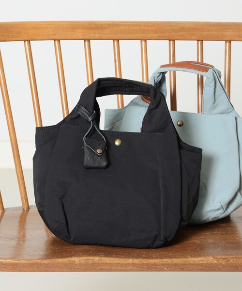 Ray BEAMS(レイビームス)の「toleur / コットン ナイロン ミニトートバッグ(トートバッグ・レディース・ブラック/ライトブルー・ONE SIZE)」の15枚目の写真