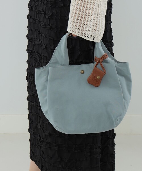Ray BEAMS(レイビームス)の「toleur / コットン ナイロン ミニトートバッグ(トートバッグ・レディース・ブラック/ライトブルー・ONE SIZE)」の14枚目の写真
