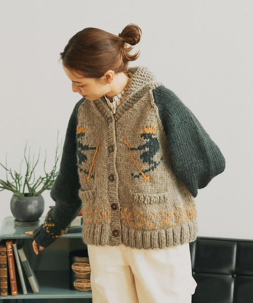 PAR ICI(パーリッシィ)の「ネパール手編み スキーヤーインターシャカーディガン(カーディガン/ボレロ・レディース・サックスブルー/ブラウン・FREE)」の5枚目の写真