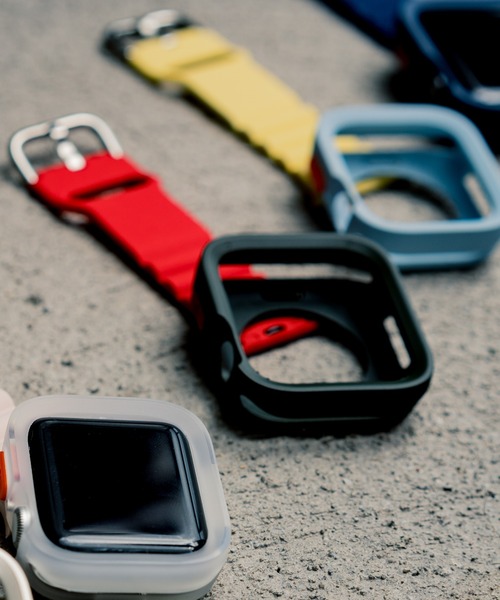 zandy（ズィーアンドワイ）の「zandy ズィーアンドワイ/ Apple Watch ケース＆ベルトセット マットタイプ【スクエアソフトフレーム】 アップルウォッチカバー& 日のスポーツバンド /// set3（デジタル腕時計・レディース・イエロー×グリーン/ブラック×ブラック/ホワイト×シルバー/ピンク/ネイビー/カーキ/イエロー× ブルー/クリアレッド/グリーン系その他/クリア/ワインレッド・S/M）」の4枚目の写真