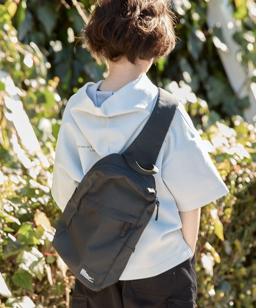 GLOBAL WORK（グローバルワーク）の「ライトクッションCOOL/パーカー半袖/994151（パーカー・キッズ・ライトグレー/チャコール・120cm/130cm/140cm/150cm/160cm/170cm）」の5枚目の写真