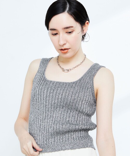 NOLLEY’S(ノーリーズ)の「《アンサンブル対応》ブリリーノラメビスチェ(タンクトップ・レディース・ゴールド/サックスブルー/チャコールグレー・38)」の2枚目の写真