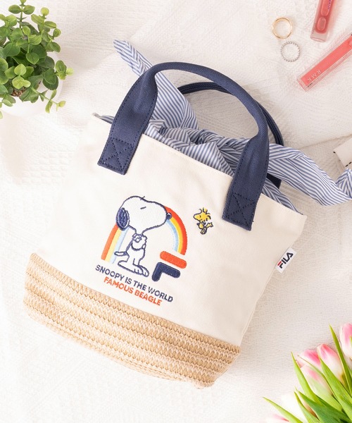 FILA(フィラ)の「FILA フィラ ×PEANUTS ピーナッツ SNOOPY スヌーピー コラボ キャンパス カゴ スカーフ ミニ トートバッグ ハンドバッグ(トートバッグ・レディース・ネイビー/ベージュ/サックスブルー・FREE)」の6枚目の写真