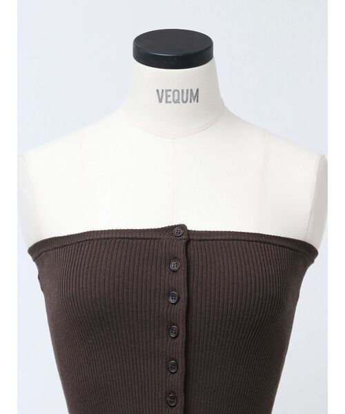 VEQUM(VEQUM)の「【VEQUM】RIB BUTTON BARE TOP(チューブトップ・レディース・ブラウン/グレー・FREE)」の6枚目の写真