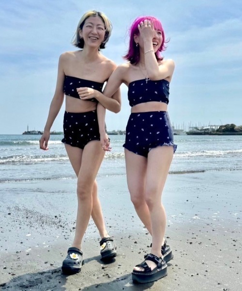 Candy Stripper(キャンディストリッパー)の「TINY FLOWER スイム ウエア(水着・レディース・ネイビー/ブラック・2)」の21枚目の写真