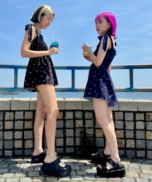 Candy Stripper(キャンディストリッパー)の「TINY FLOWER スイム ウエア(水着・レディース・ネイビー/ブラック・2)」の16枚目の写真