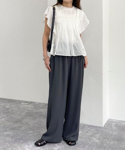 fredy emue（フレディエミュ）の「ピンタックレースラッフルブラウス（シャツ/ブラウス・レディース・オフホワイト/グレイッシュブルー/ブラック・38）」の4枚目の写真