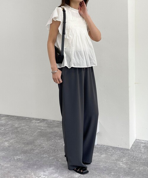 fredy emue（フレディエミュ）の「ピンタックレースラッフルブラウス（シャツ/ブラウス・レディース・オフホワイト/グレイッシュブルー/ブラック・38）」の7枚目の写真