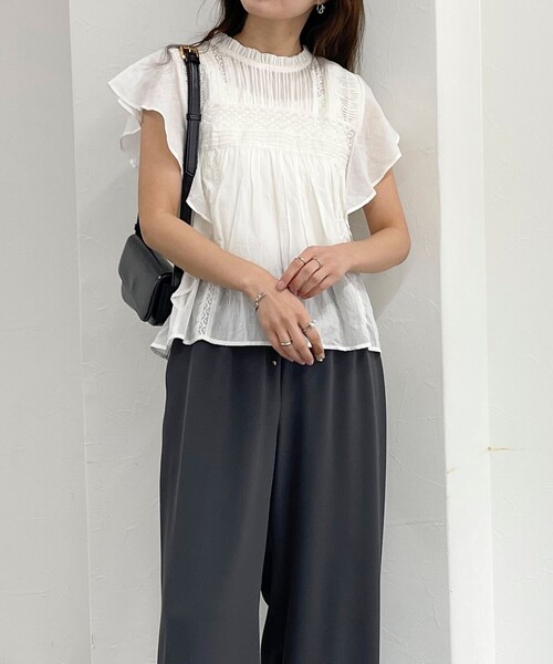 fredy emue（フレディエミュ）の「ピンタックレースラッフルブラウス（シャツ/ブラウス・レディース・オフホワイト/グレイッシュブルー/ブラック・38）」の9枚目の写真