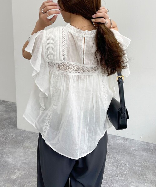 fredy emue（フレディエミュ）の「ピンタックレースラッフルブラウス（シャツ/ブラウス・レディース・オフホワイト/グレイッシュブルー/ブラック・38）」の12枚目の写真