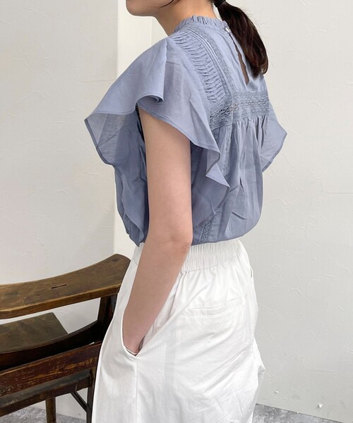 fredy emue（フレディエミュ）の「ピンタックレースラッフルブラウス（シャツ/ブラウス・レディース・オフホワイト/グレイッシュブルー/ブラック・38）」の18枚目の写真