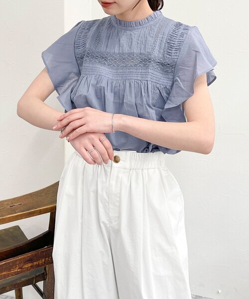 fredy emue（フレディエミュ）の「ピンタックレースラッフルブラウス（シャツ/ブラウス・レディース・オフホワイト/グレイッシュブルー/ブラック・38）」の19枚目の写真