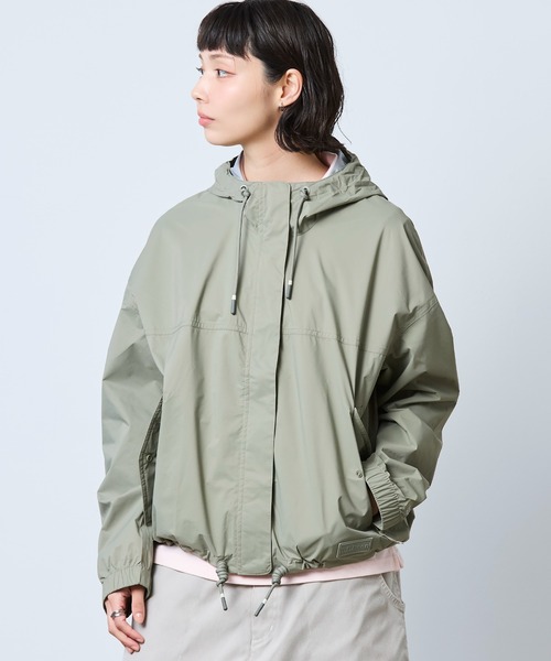 L.L.Bean(エルエルビーン)の「ワーフ・ストリート・レイン・ジャケット 米国フィット・プチ(ナイロンジャケット・レディース・ターコイズブルー/オレンジ/イエロー/グリーン系・SMALL/MEDIUM/LARGE)」の11枚目の写真