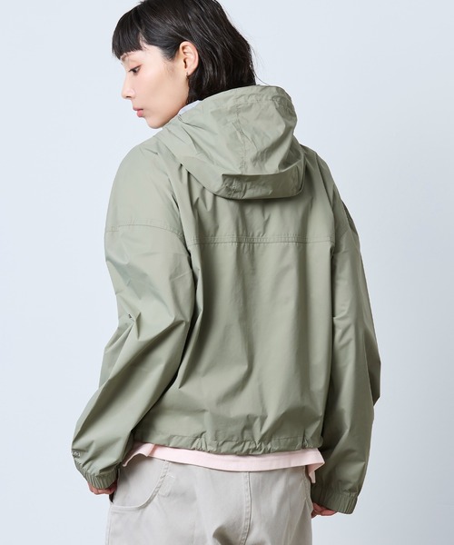 L.L.Bean(エルエルビーン)の「ワーフ・ストリート・レイン・ジャケット 米国フィット・プチ(ナイロンジャケット・レディース・ターコイズブルー/オレンジ/イエロー/グリーン系・SMALL/MEDIUM/LARGE)」の16枚目の写真
