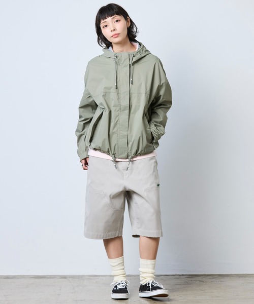 L.L.Bean(エルエルビーン)の「ワーフ・ストリート・レイン・ジャケット 米国フィット・プチ(ナイロンジャケット・レディース・ターコイズブルー/オレンジ/イエロー/グリーン系・SMALL/MEDIUM/LARGE)」の20枚目の写真