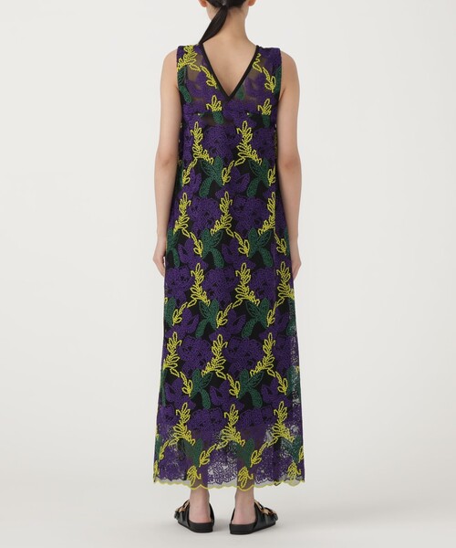 TOMORROWLAND .B（トゥモローランドビー）の「メッシュエンブロイダリーロングワンピース（ワンピース・レディース・ライトパープル・36/34）」の4枚目の写真